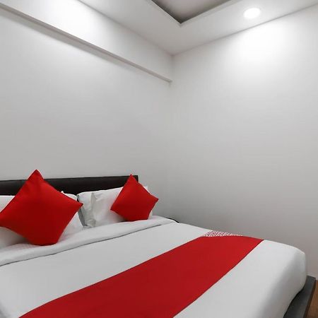 Oyo 40139 Hotel Peradiot Ahmedabad Eksteriør billede